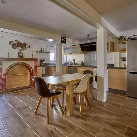 Maison De Ville T3 Renovee, Animaux Acceptes, Ideal Pour Sejours A Cazaubon - Fr-1-841-83 بيت للعطل *